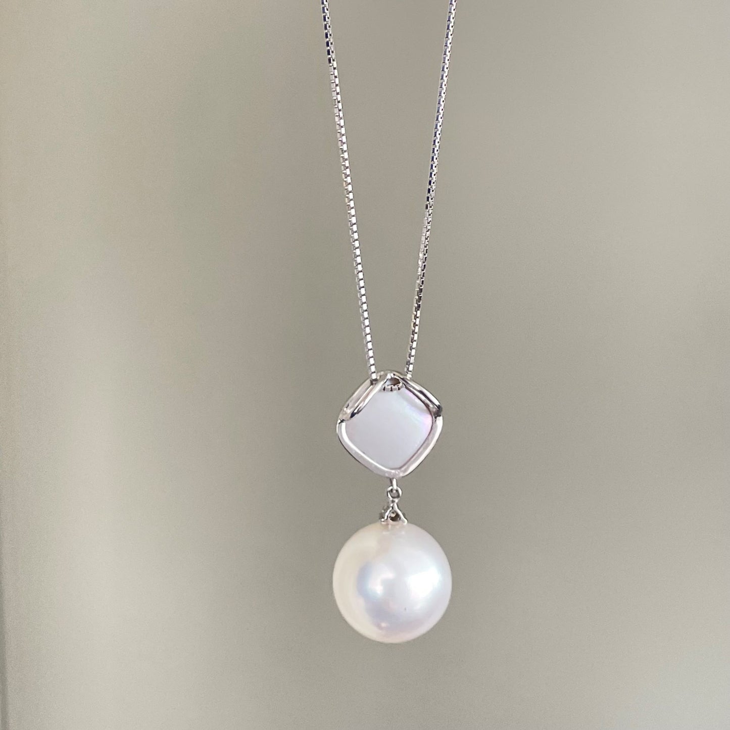 白蝶パール&ローズクオーツペンダント/ベネチェーン