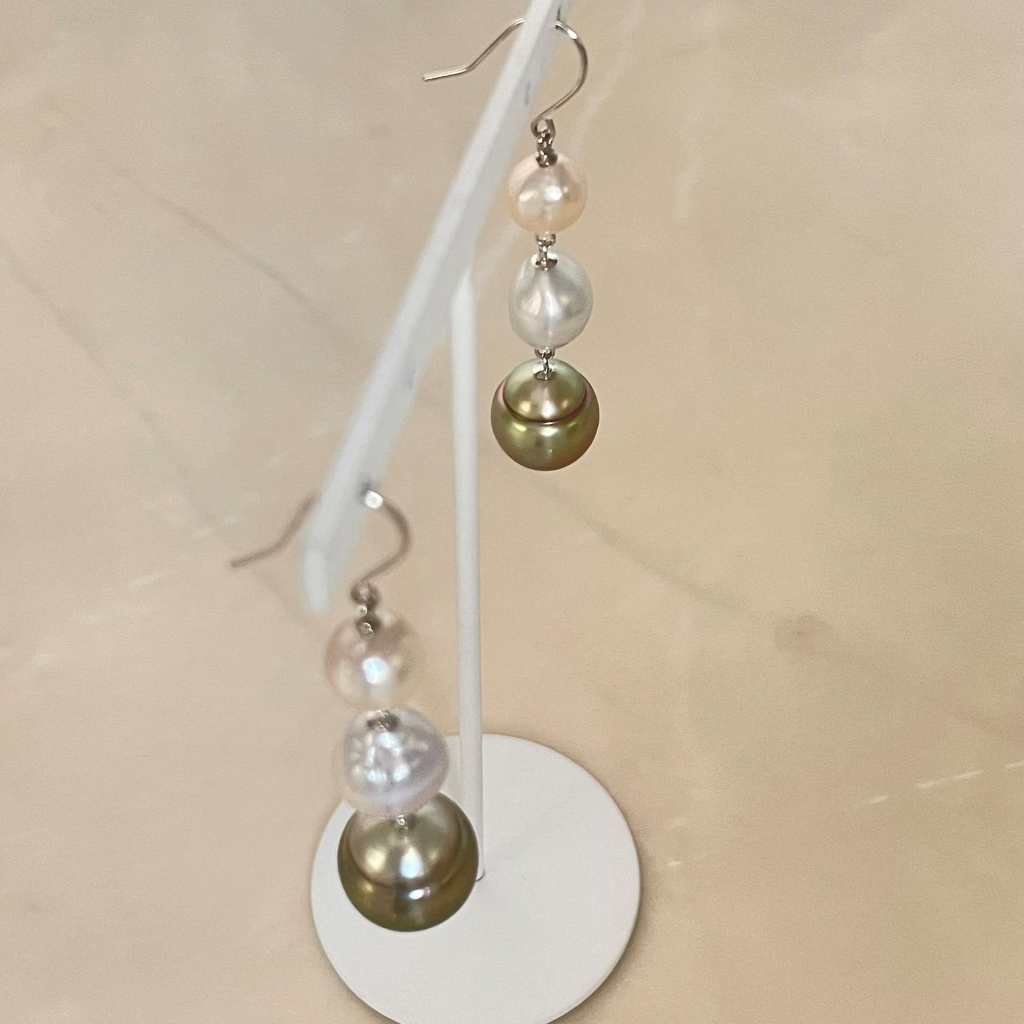 南洋パールマルチカラーピアス