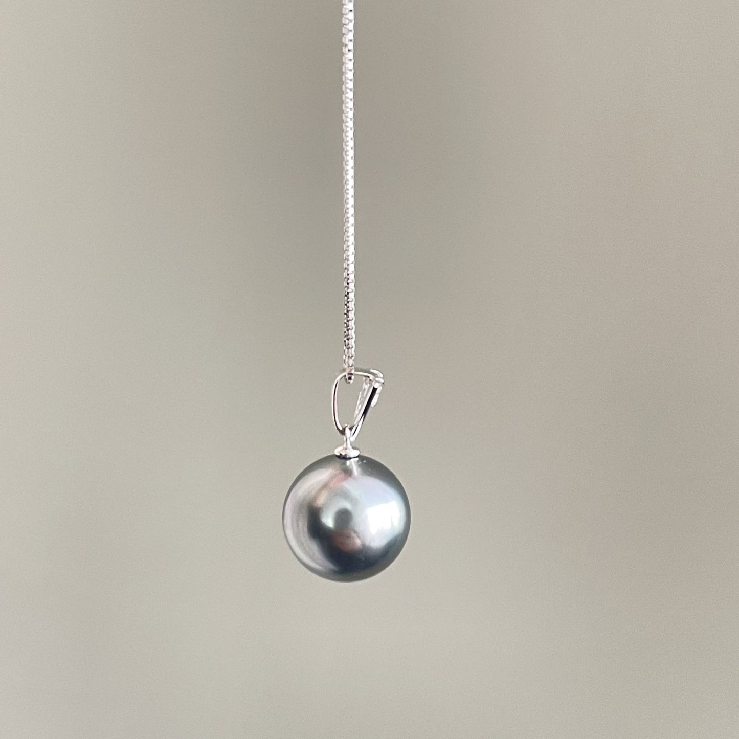 黒蝶ペンダント/ダイヤ/ベネチェーン