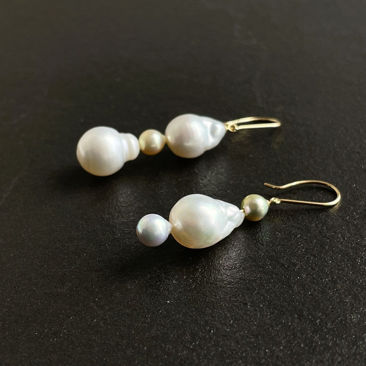 白蝶パールピアス/フック/バロック/アシンメトリー