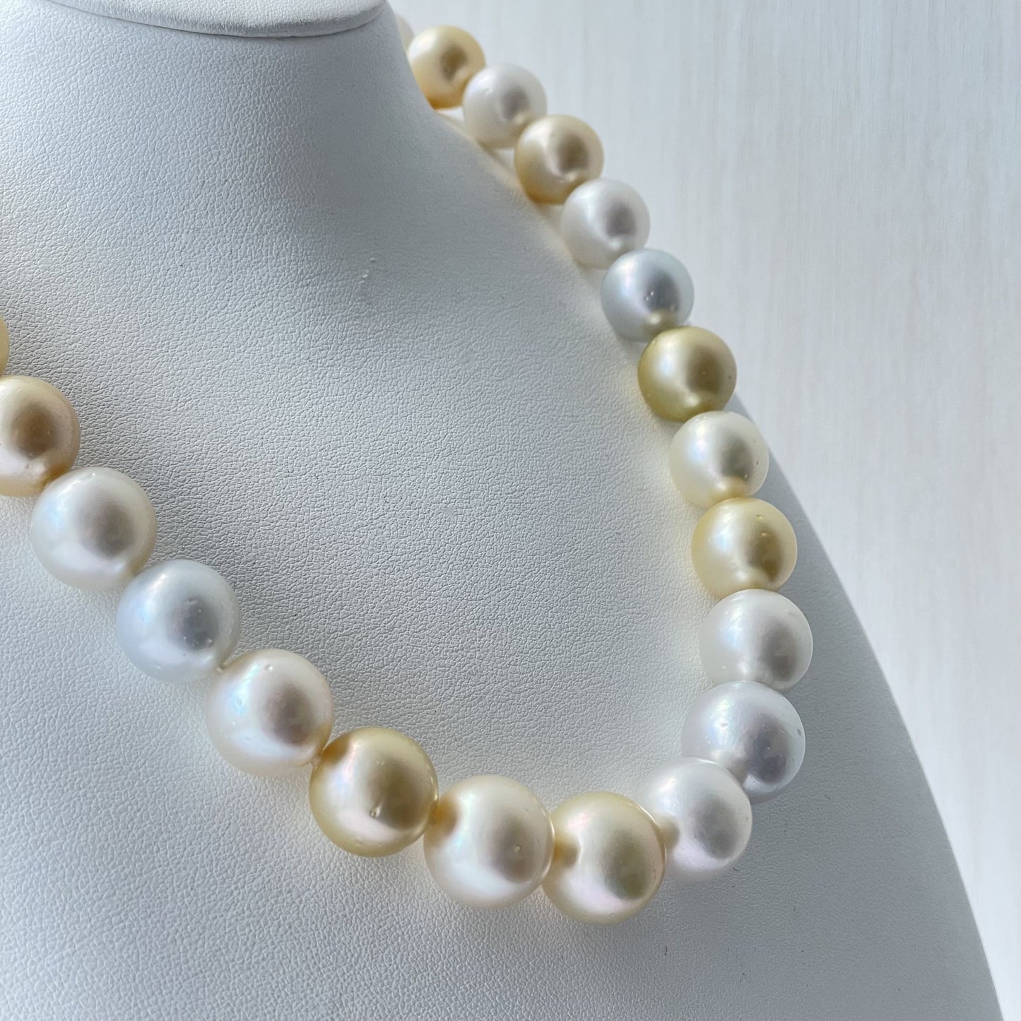 白蝶パールネックレス/白金マルチカラー