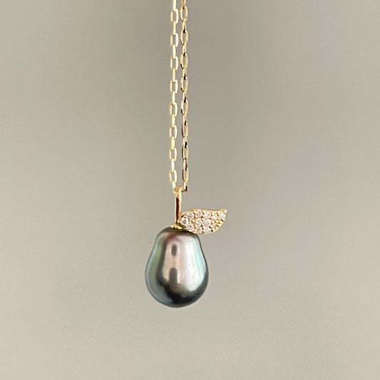 黒蝶ペンダント/K18YG/洋梨