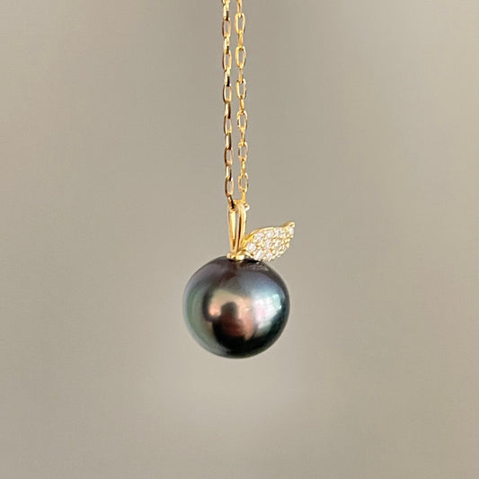 黒蝶ペンダント/K18YG/リンゴ