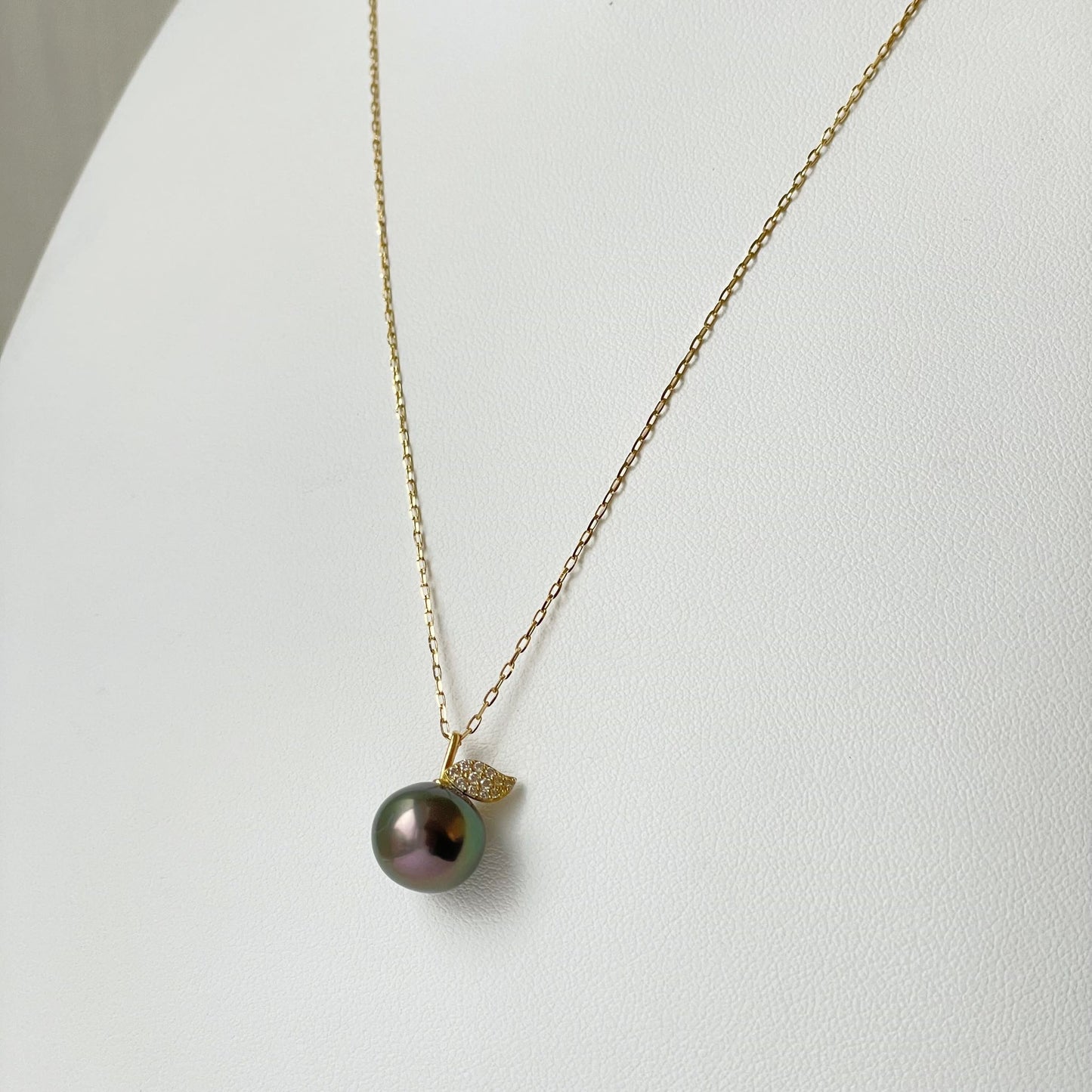 黒蝶ペンダント/K18YG/リンゴ