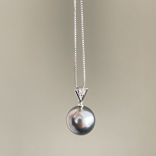 黒蝶ペンダント/ダイヤ/ベネチェーン