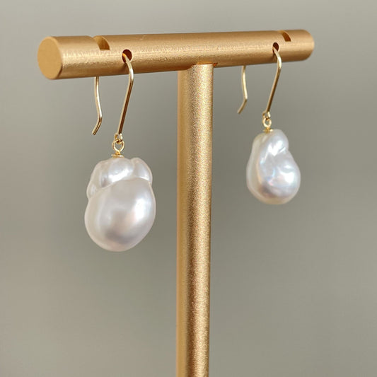 白蝶パールピアス/フック/バロック